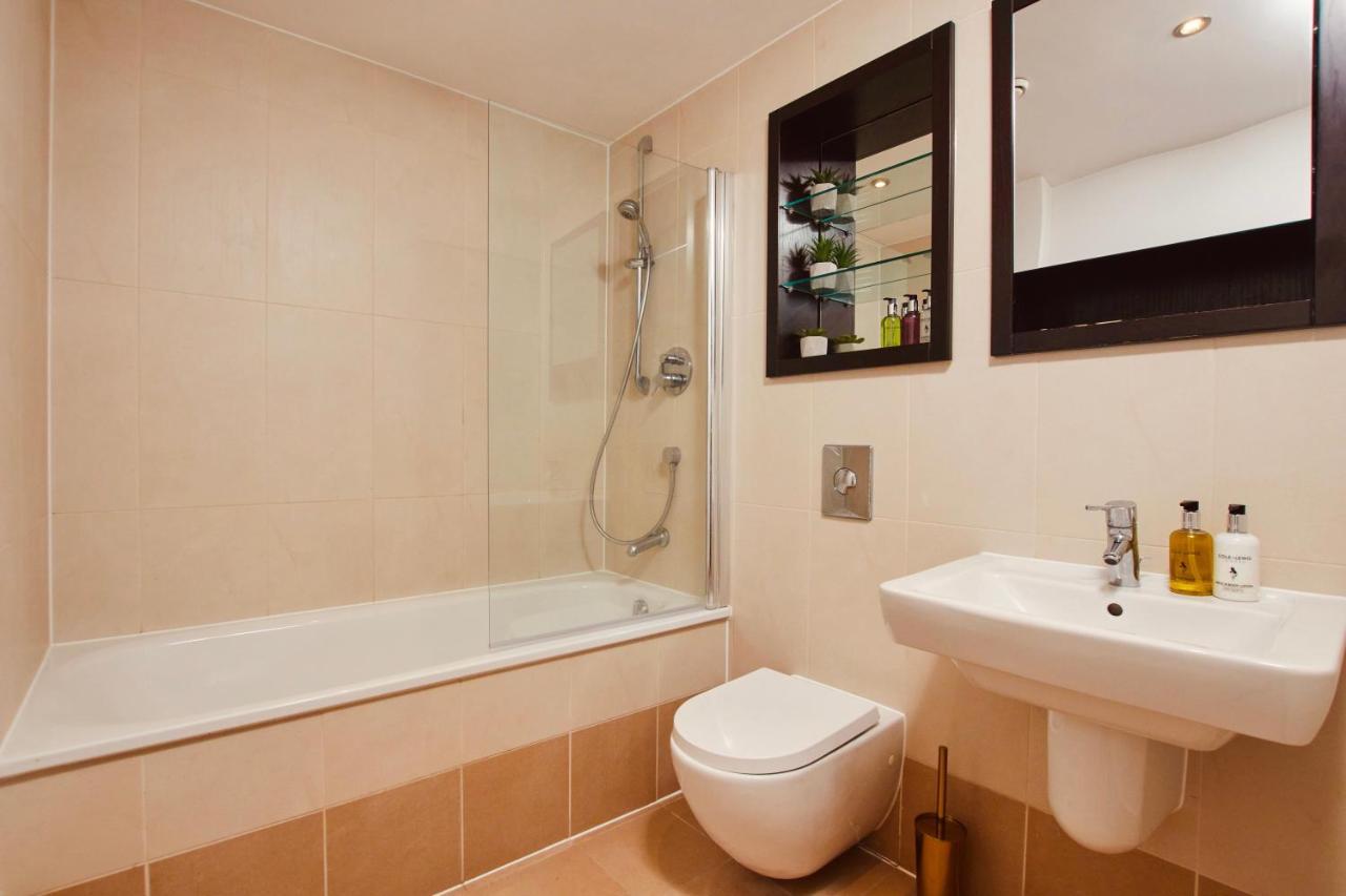 King Deluxe City Apt Large Balcony& Free Parking! Лидс Экстерьер фото