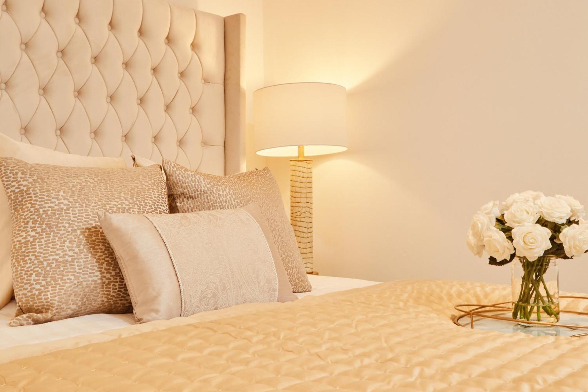 King Deluxe City Apt Large Balcony& Free Parking! Лидс Экстерьер фото