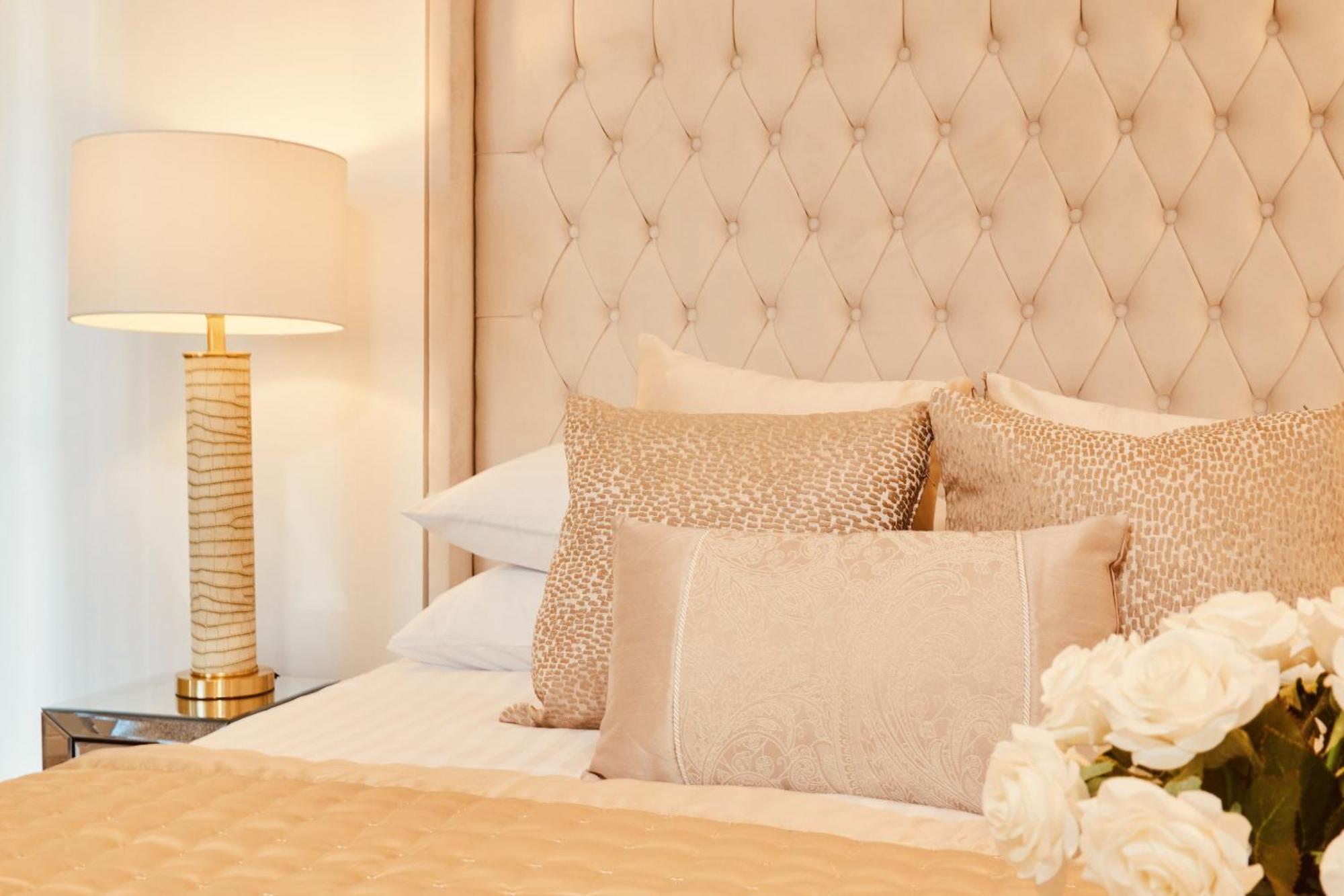 King Deluxe City Apt Large Balcony& Free Parking! Лидс Экстерьер фото