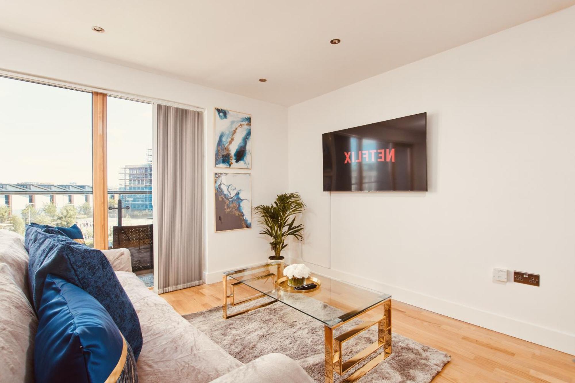 King Deluxe City Apt Large Balcony& Free Parking! Лидс Экстерьер фото