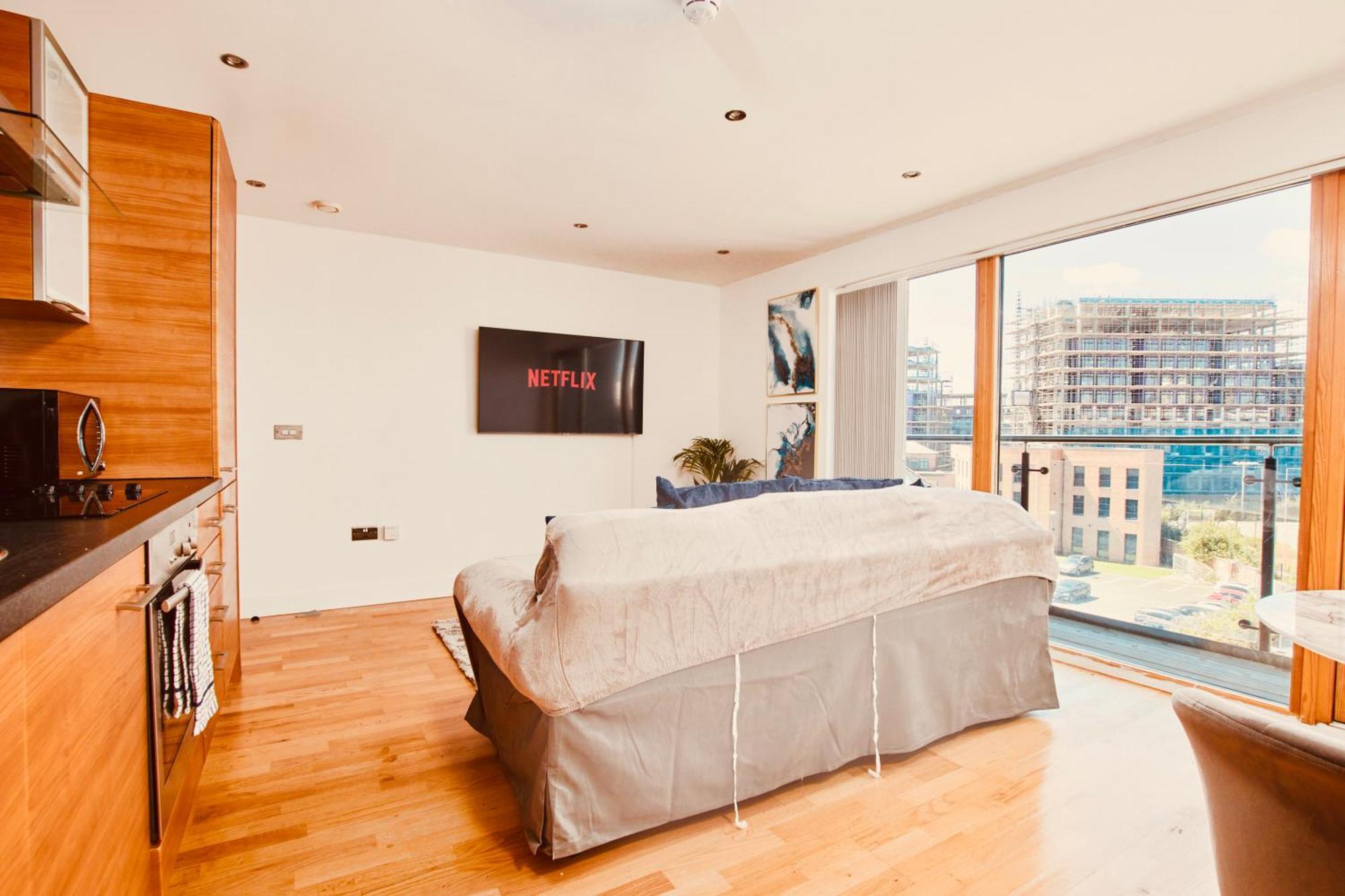 King Deluxe City Apt Large Balcony& Free Parking! Лидс Номер фото